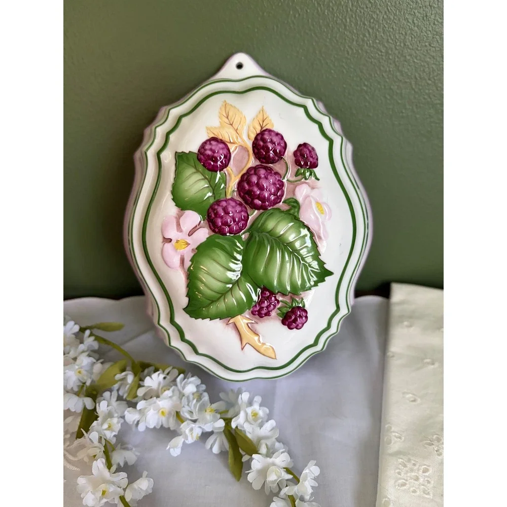 Vintage 1986 Le Cordon Bleu Franklin Mint Raspberry Ceramic Jelly Mold Wall Hang